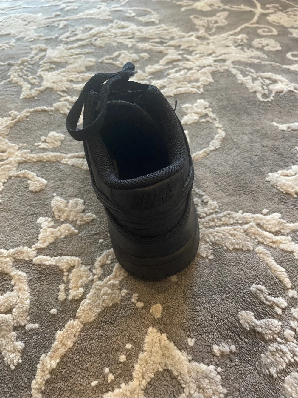 Boy's Nike Black Low-Top Sneakers